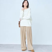 モデル身長169cm／M　※写真は撮影用のため股下+6cmになります。オフベージュ着用