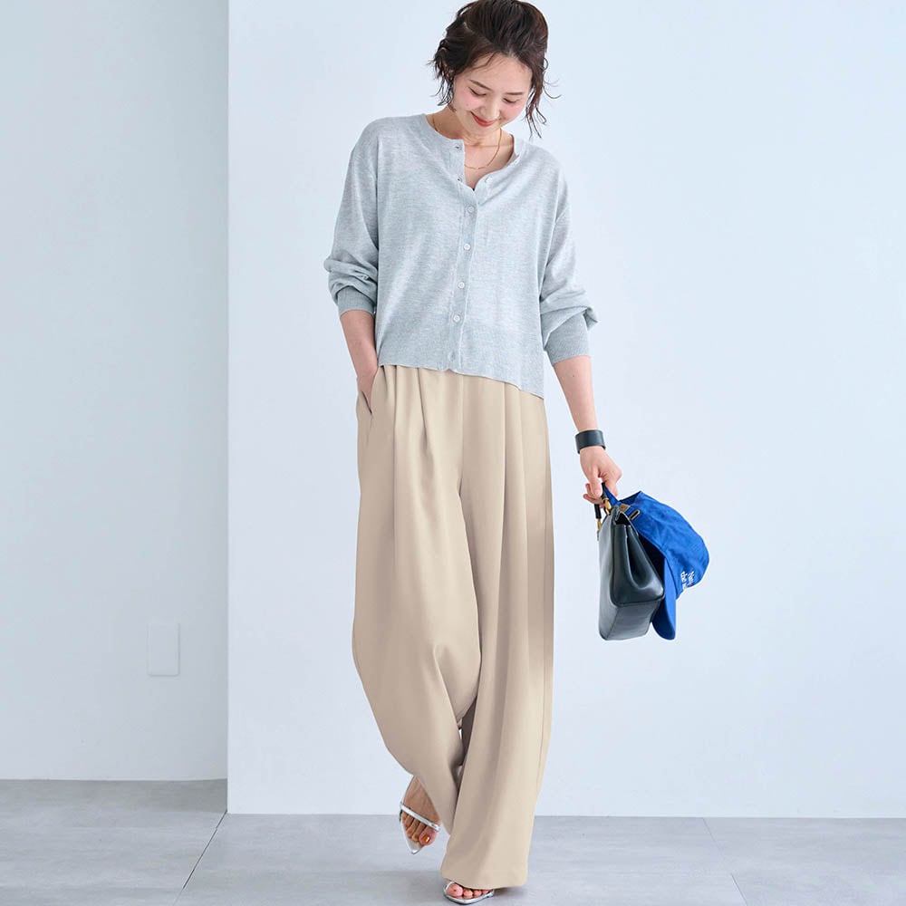 モデル身長168cm／M ※写真は撮影用のため股下+6cmになります。オフベージュ着用