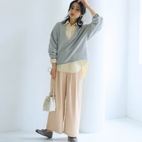 モデル身長169cm／M ※写真は撮影用のため股下+6cmになります。オフベージュ着用