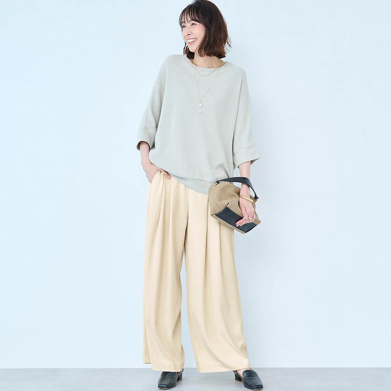 モデル身長169cm／M　※写真は撮影用のため股下+6cmになります。オフホワイト着用