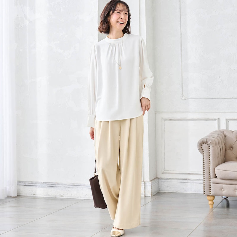 モデル身長169cm／M　※写真は撮影用のため股下+6cmになります。オフホワイト着用