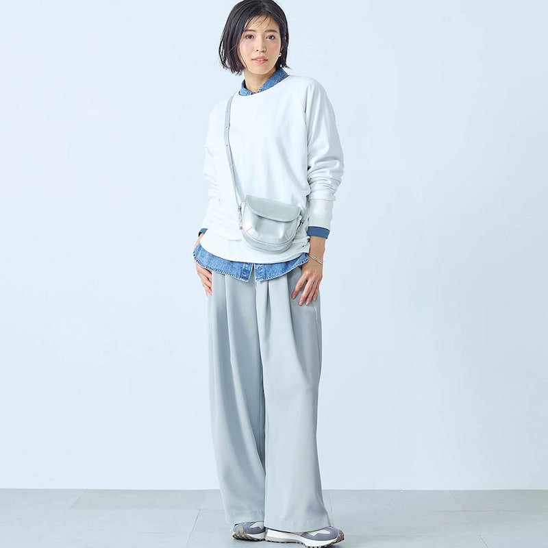 モデル身長168cm／M ※写真は撮影用のため股下+6cmになります。グレイッシュブルー着用