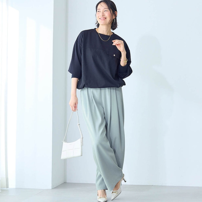 モデル身長168cm／M ※写真は撮影用のため股下+6cmになります。グレイッシュブルー着用