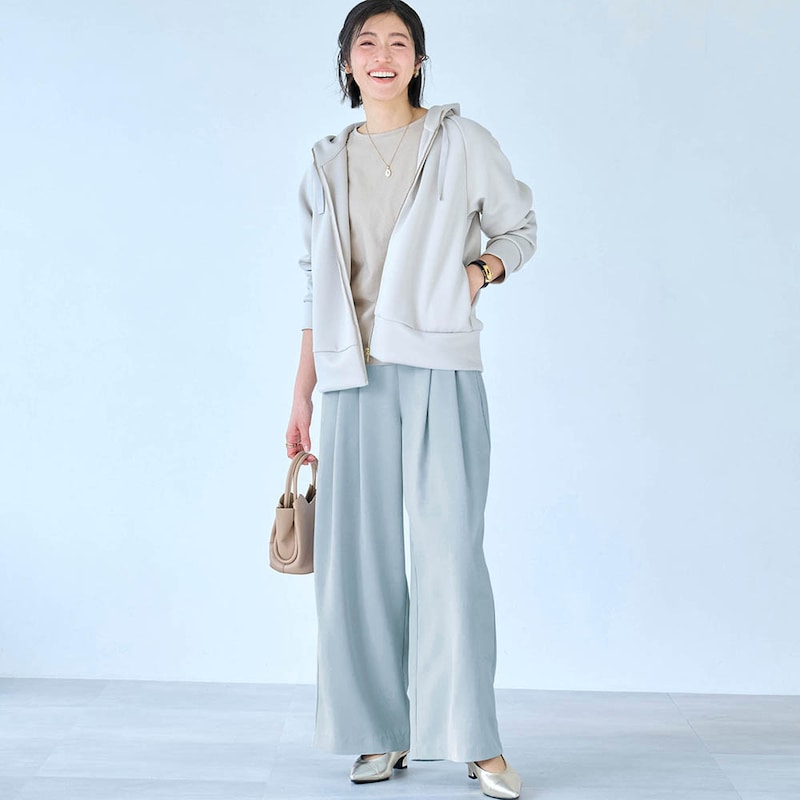 モデル身長168cm／M ※写真は撮影用のため股下+6cmになります。グレイッシュブルー着用