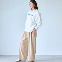 モデル身長168cm／M ※写真は撮影用のため股下+6cmになります。オフベージュ着用