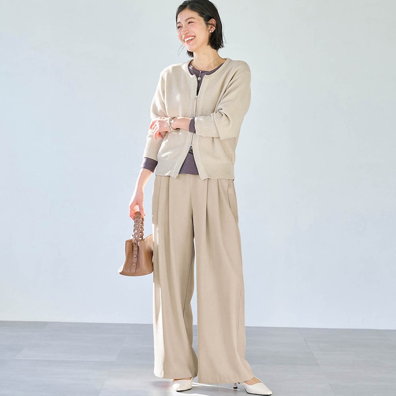 モデル身長168cm／M ※写真は撮影用のため股下+6cmになります。オフベージュ着用