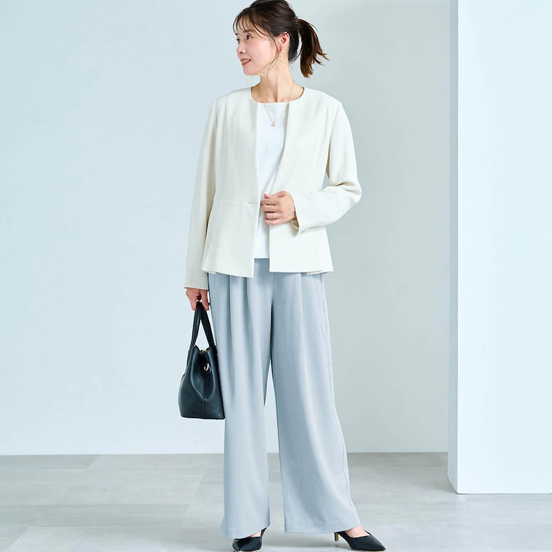 モデル身長168cm／M ※写真は撮影用のため股下+6cmになります。グレイッシュブルー着用