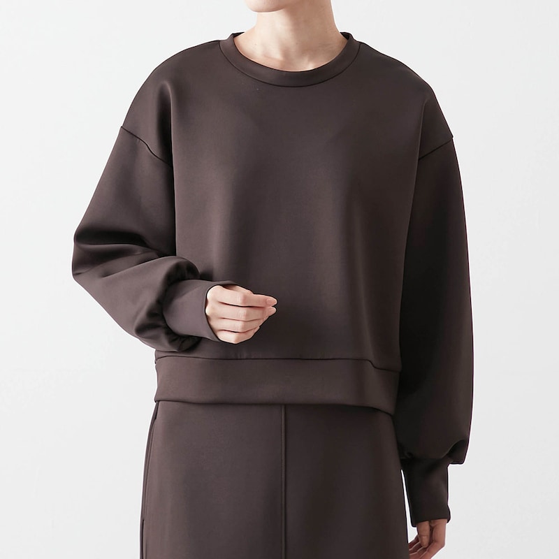 シャツ重ね着風部分を取り外して単品でも着まわし可能