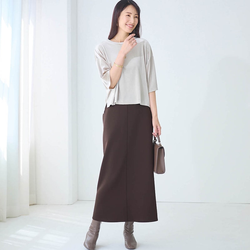 モデル身長173cm／M　※写真は撮影用のため総丈+6cmになります。ボトムのみ着用