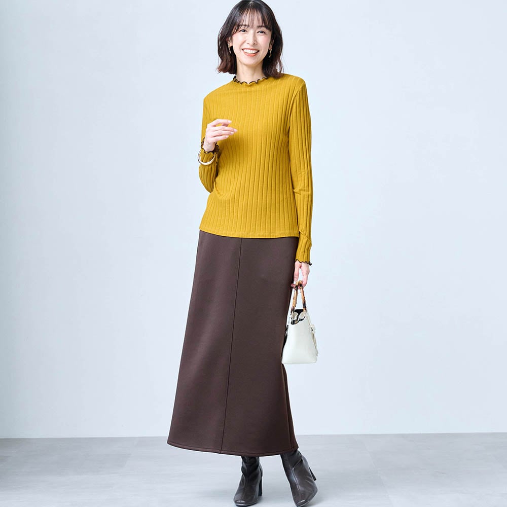 モデル身長169cm／M　※写真は撮影用のため総丈+6cmになります。ボトムのみ着用