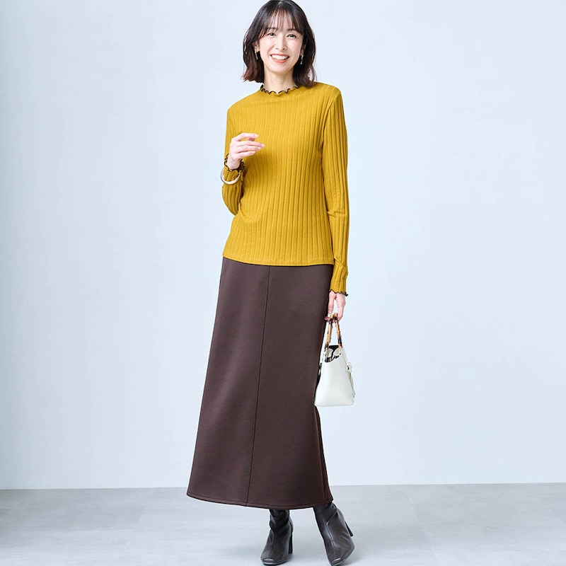 モデル身長169cm／M　※写真は撮影用のため総丈+6cmになります。ボトムのみ着用