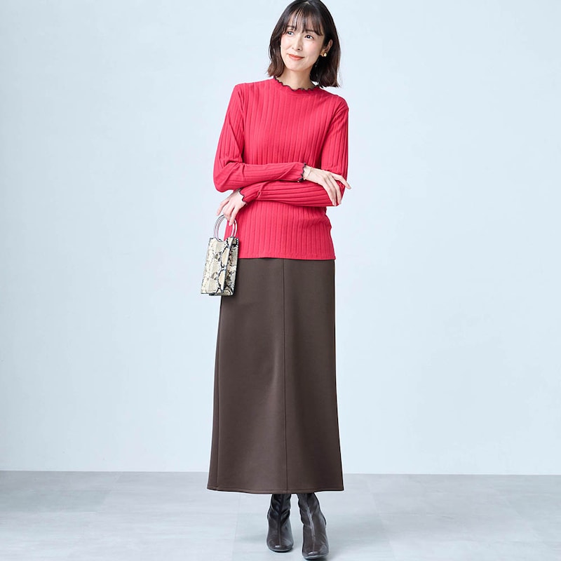 モデル身長169cm／M　※写真は撮影用のため総丈+6cmになります。ボトムのみ着用