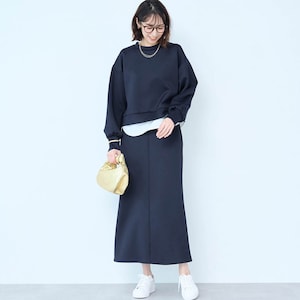 モデル身長169cm／M　※写真は撮影用のため総丈+6cmになります。