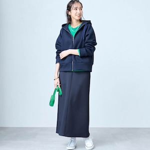 モデル身長169cm／M　※写真は撮影用のため総丈+6cmになります。ボトムのみ着用