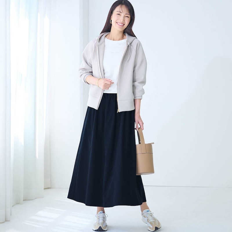 モデル身長173cm／M　※写真は撮影用のため総丈+8cmになります。