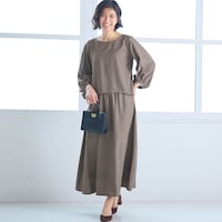 モデル身長168cm／M　※写真は撮影用のため総丈+6cmになります。
