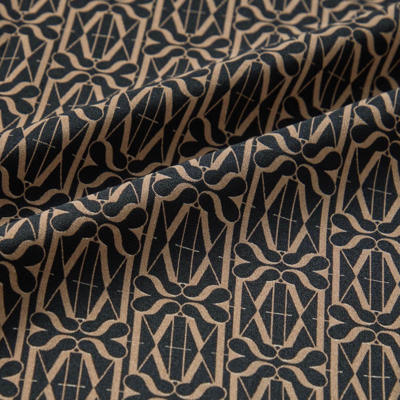 ほんのり光沢感のある素材