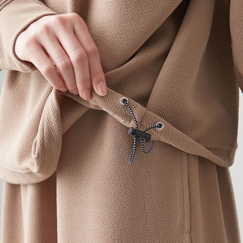 裾はドローコードでシルエットのアレンジが可能