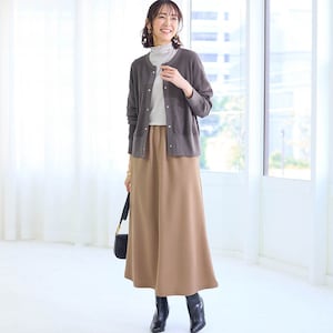 モデル身長169cm／M　※写真は撮影用のため総丈+7cmになります。ボトムのみ着用