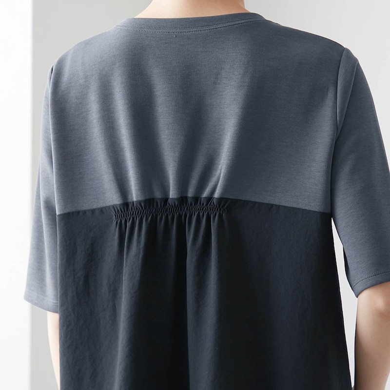 バックはギャザーデザインがアクセントに