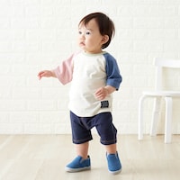 アイボリー系マルチカラー／モデル身長77㎝・80サイズ着用・体重10.5㎏