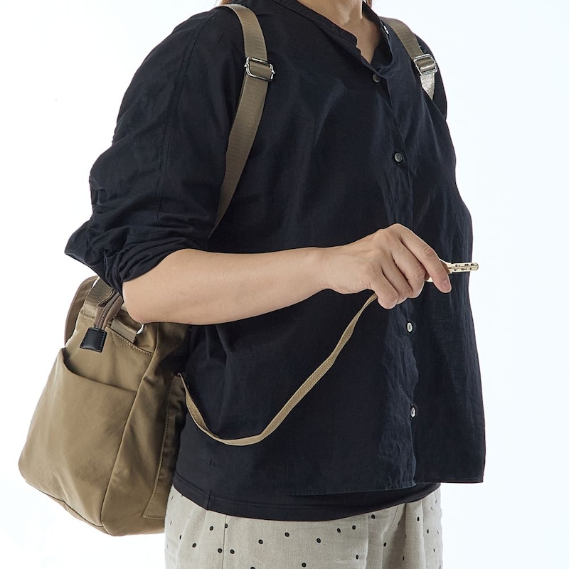 キーフック付き／リュックをおろさず、裏側ポケットから取り出し、鍵の開け閉め可能