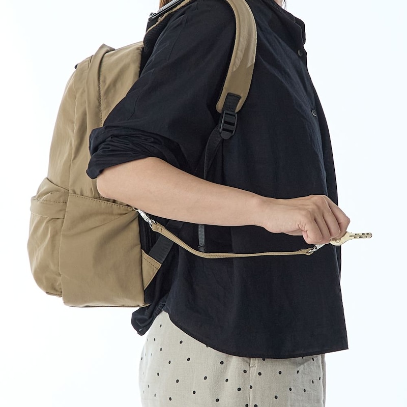 キーフック付き／右サイドポケットと背面ポケット内どちらにも付け替え可能