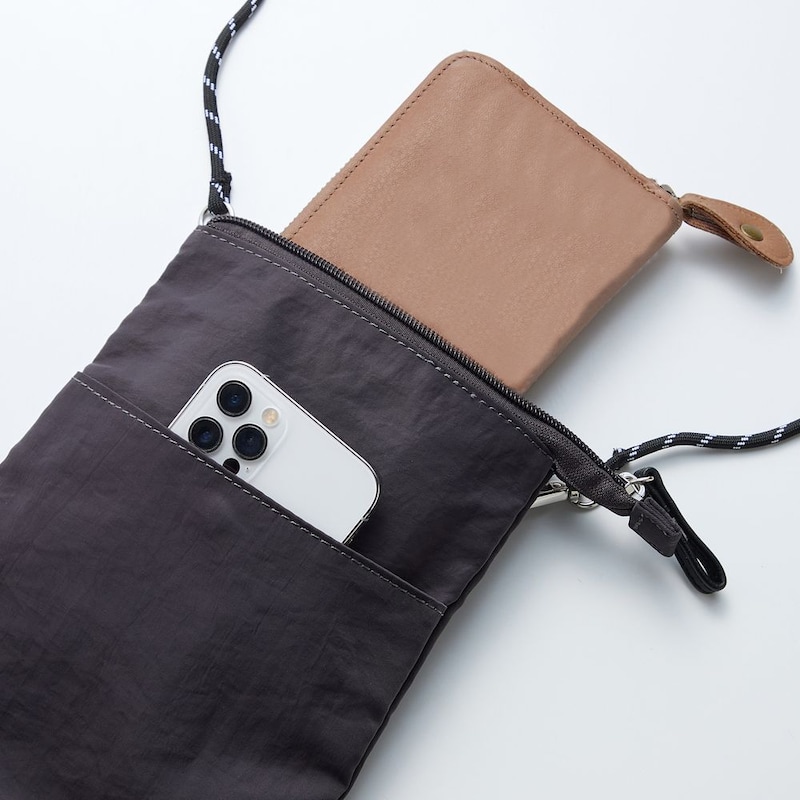 サコッシュ付き／取り出し頻繁なスマホや財布、ハンドタオルなどを入れて