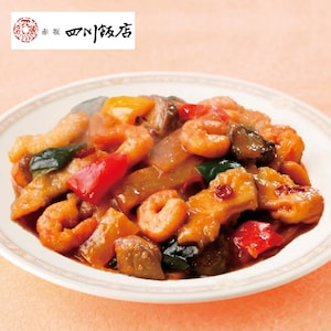 海鮮と野菜をオイスターソースなどで風味豊かに仕上げました。ラー油のピリ辛が食欲をそそります。