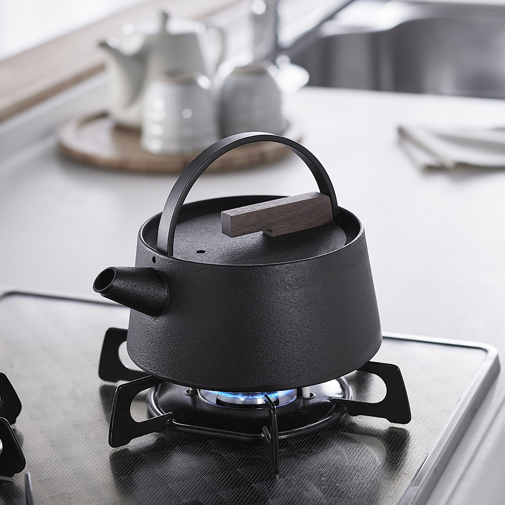 【ベルメゾン】小泉誠デザインの南部鉄器 tetu 鉄瓶 【IH/ガス火対応】