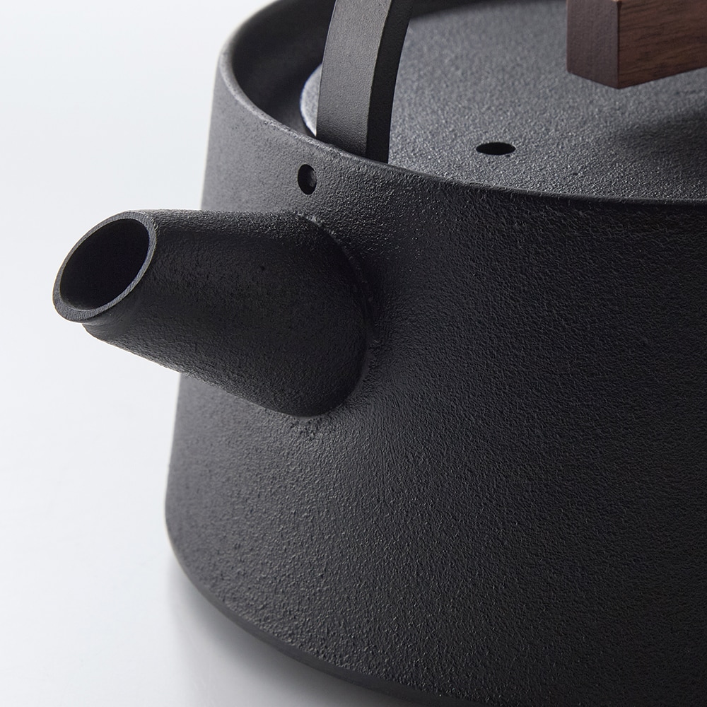 南部鉄器　鉄瓶　tetu 小泉誠デザインの南部鉄器 tetu 小鉄瓶 ＜0.56L＞ 【IH/ガス火