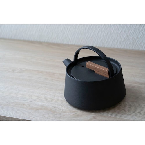 小泉誠デザインの南部鉄器 tetu 鉄瓶 ＜1リットル＞ 【IH/ガス火対応】