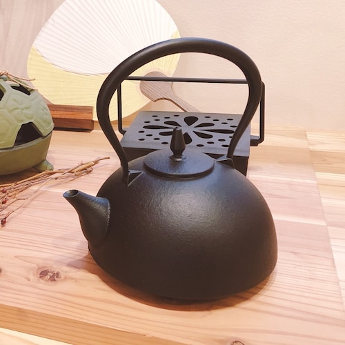 「池永鉄工×VitaCraft」南部鉄 鉄瓶 華 ＜1.2L＞ 【IH/ガス火対応】