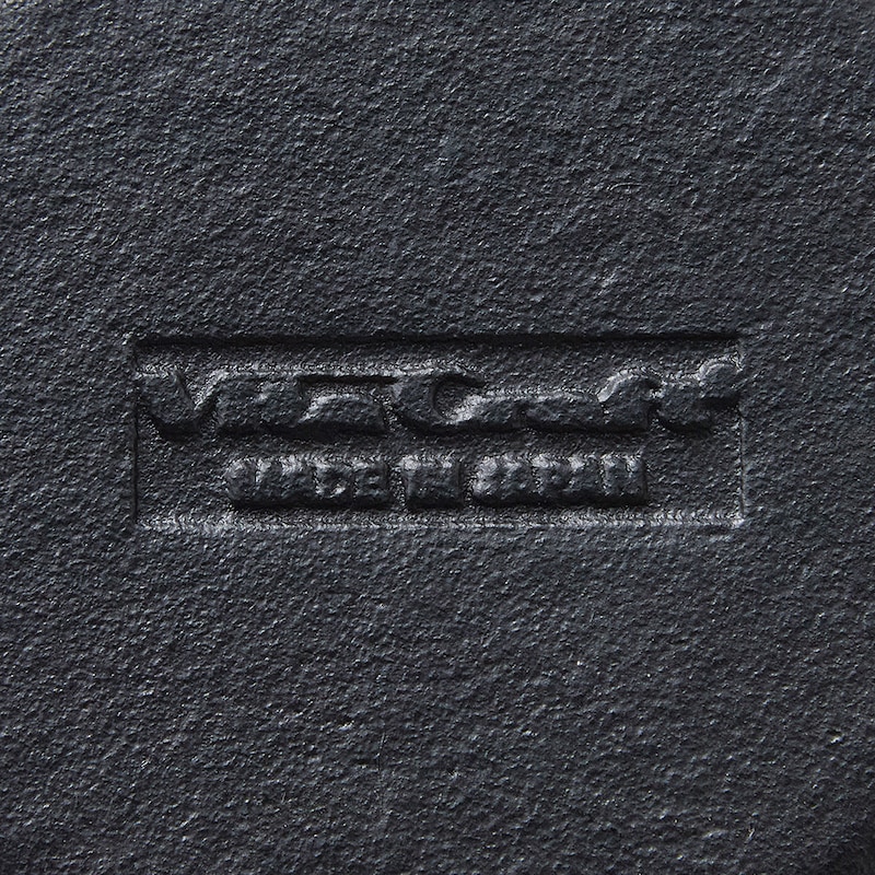 裏面にはブランドロゴ入り