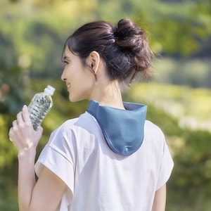 氷のうを入れて、首元や脇下に取り付けて冷やすことができる氷のうカバーです冷たさを逃しにくいSBR(合成ゴム)+アルミ蒸着の二重構造首まわりは2段階調節可能お手持ちの保冷剤を凍らせて入れても使えます約1
