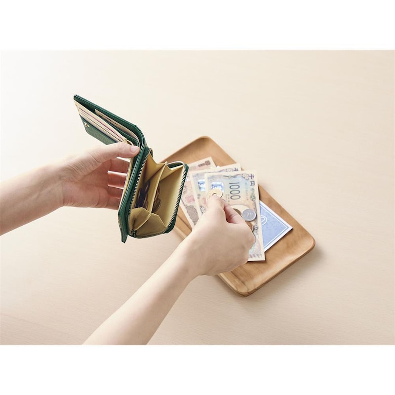 財布の向きを変えることなく現金やカードの出し入れ可能