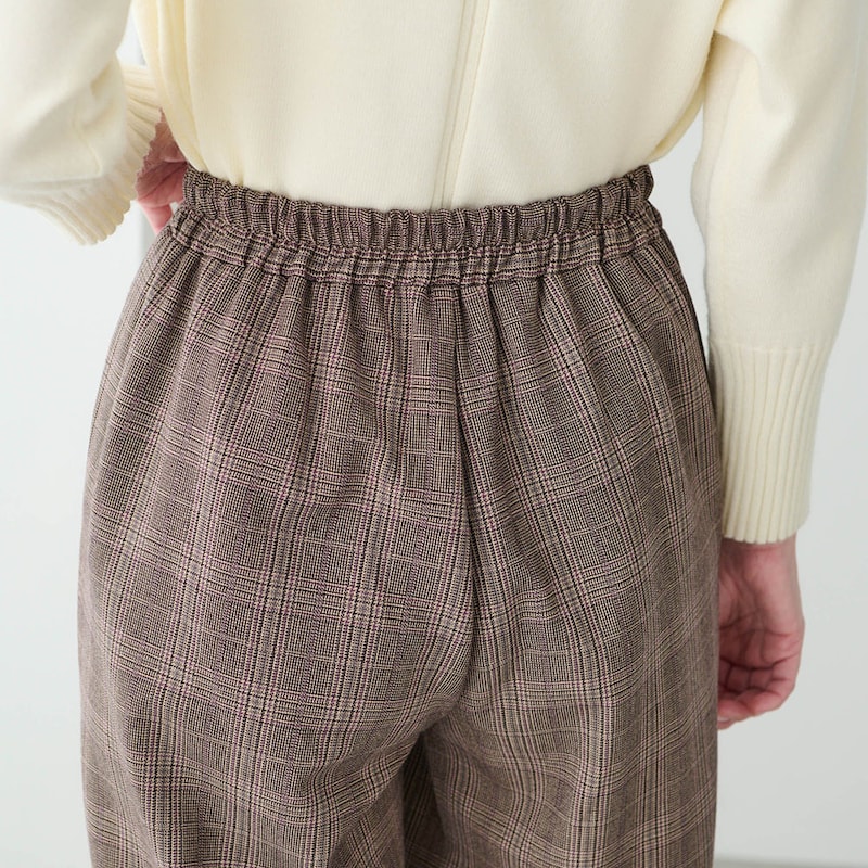 ウエストは後ろゴムではきやすく着心地ラクちん