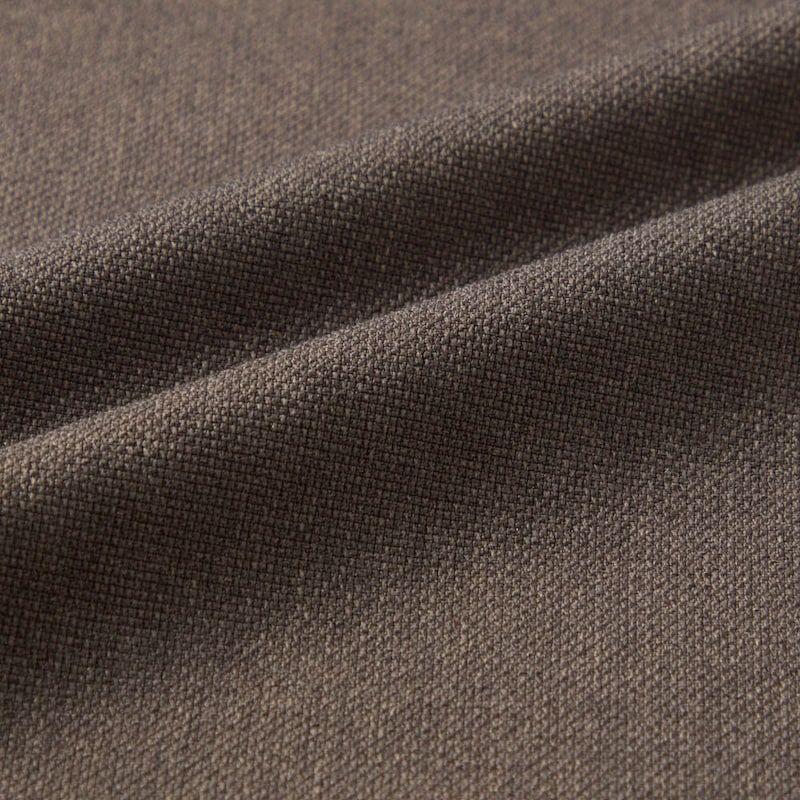 シワになりにくい立体感のある素材