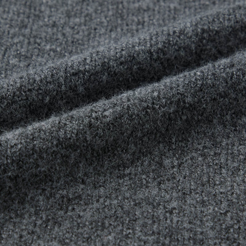 ふっくらとあたたかみのあるやわらかなニット素材