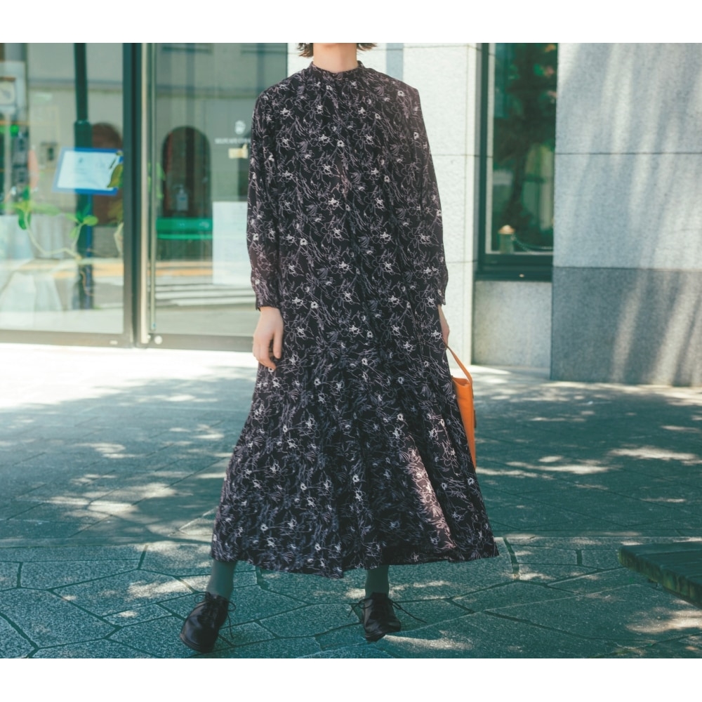 【ベルメゾン】裏地があたたかい総柄プリントワンピース