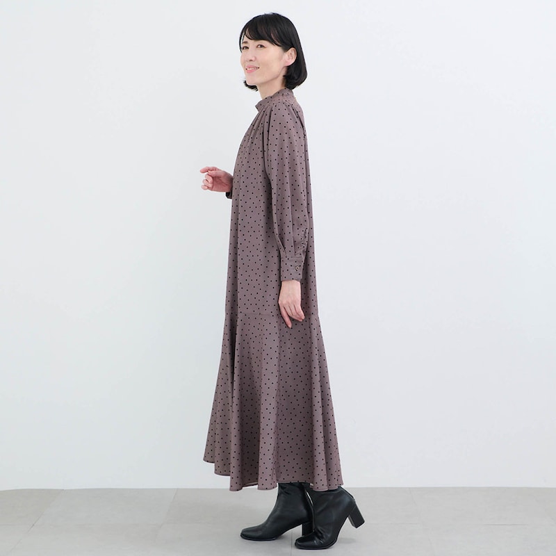 モデル身長170cm／M　※写真は撮影用のため総丈＋7cmになります。