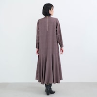 モデル身長170cm／M　※写真は撮影用のため総丈＋7cmになります。