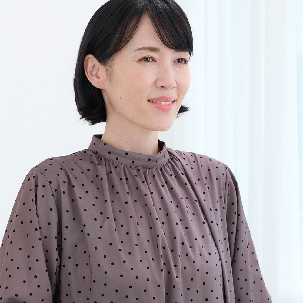 裾にかけてのAラインシルエットが洗練された印象に