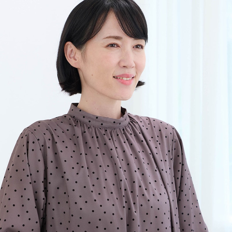 裾にかけてのAラインシルエットが洗練された印象に