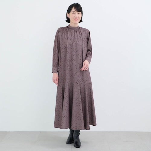 裏地があたたかい総柄プリントワンピース