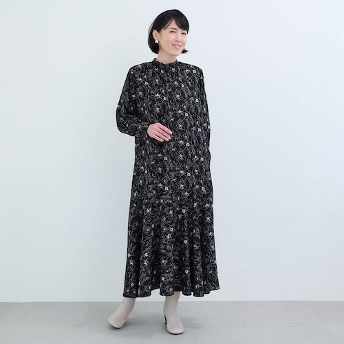 裏地があたたかい総柄プリントワンピース