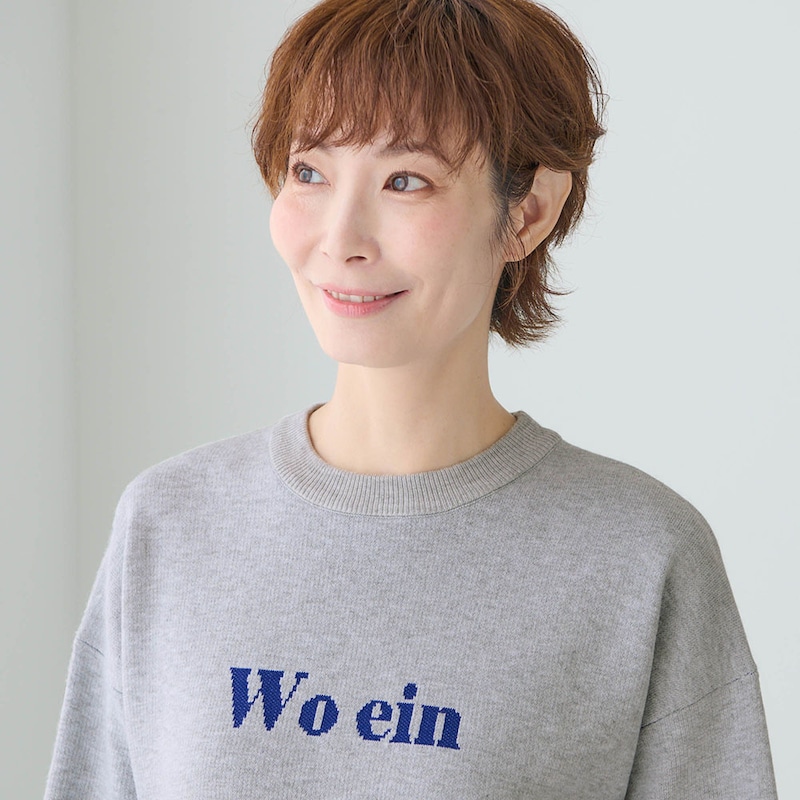 襟はリブ付けでスウェットっぽさを表現