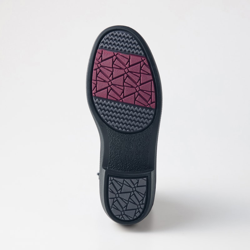 接地面にグリップ力のあるゴム素材を使用