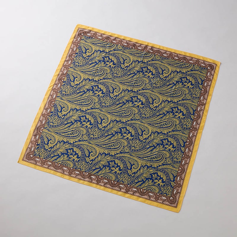 頭や腰に巻いたり、バッグに結んだりとアレンジしたすい大判サイズ