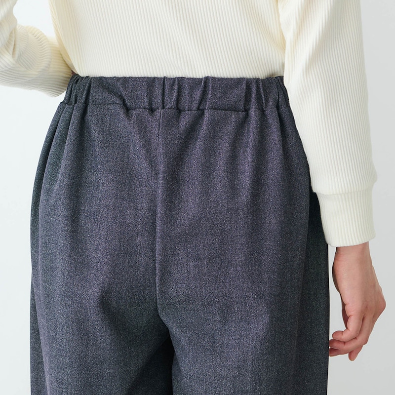 ウエストは総ゴム仕様なので脱ぎはきらくちん